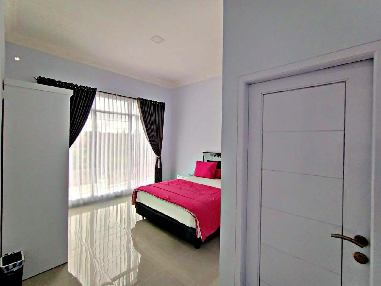 Villa Tiara 2 Cikundul Luaran gambar